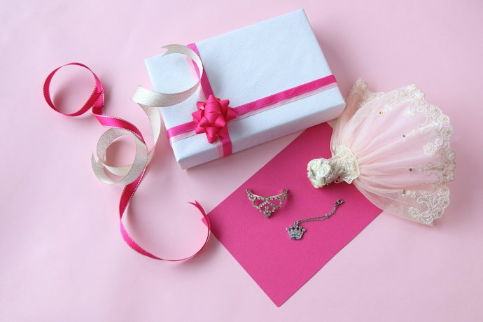 結婚祝いで喜ばれる、プレゼントの傾向や相場は?
