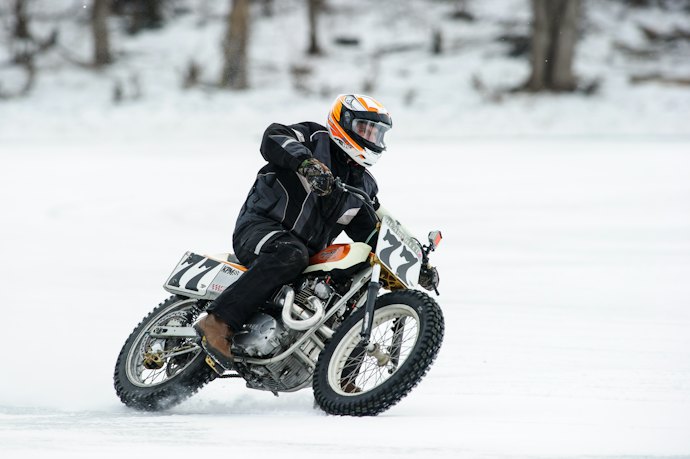 バイク用防寒インナーとは?夏用を代用してもいい?