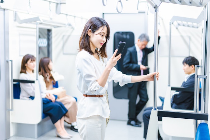 隙間時間に学習!アプリで英語を学ぶメリットとは?