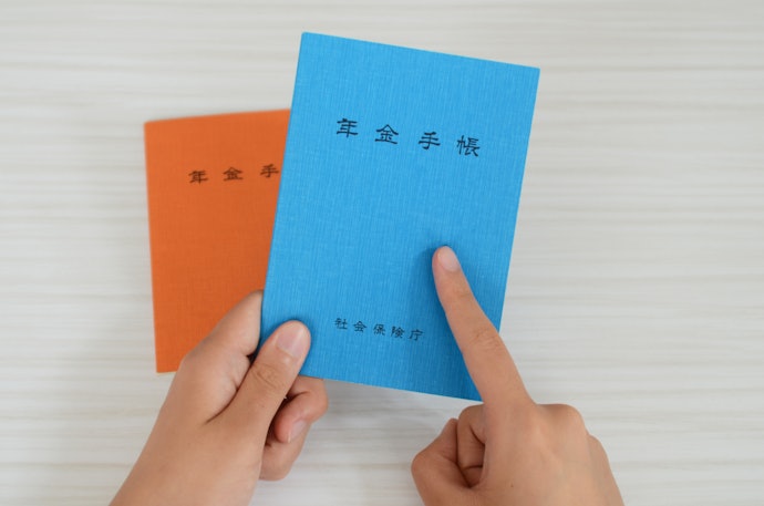 年金受給者でもクレジットカードを作れる?