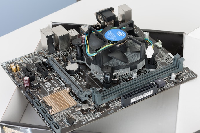 第12世代以降のCPU(Core Ultraなど)は載せられる?