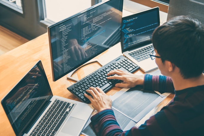 プログラミングにはどのスペックのモニターがおすすめ?