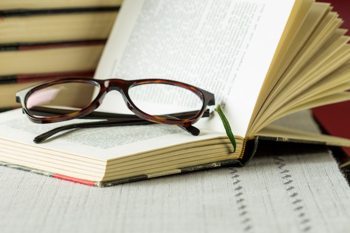 ルーペと老眼鏡の違いは?