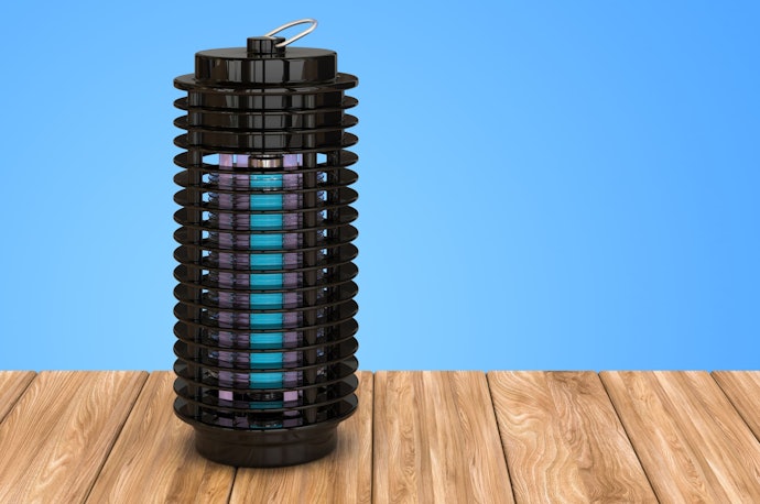 捕虫器のメリットとは?電撃殺虫器との違いは?