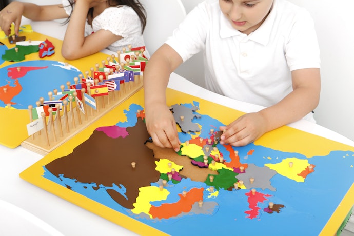 世界地図パズルの魅力とは?何歳から遊べる?