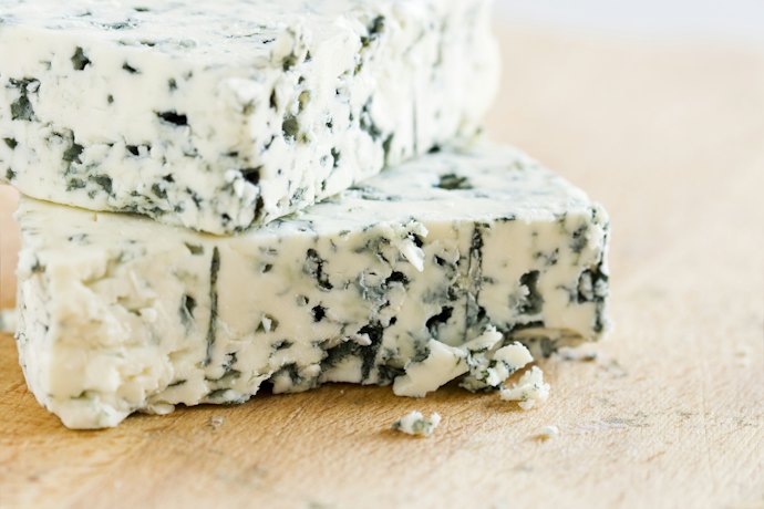ブルーチーズとは?カビなのになぜ食べられるの?