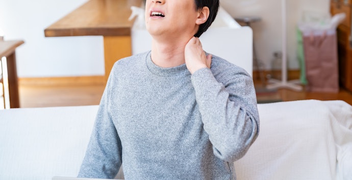 ストレートネックとは?何が原因?