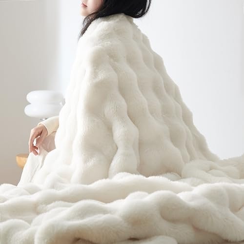 空気を含んで温もりをキープ!厚手毛布の寝心地とは?
