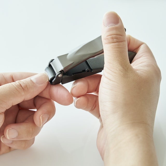 スパッと切れて、きれいに仕上がる。高級爪切りの魅力とは?