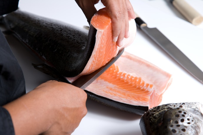 魚をさばくのに便利!包丁と出刃包丁の違いは?