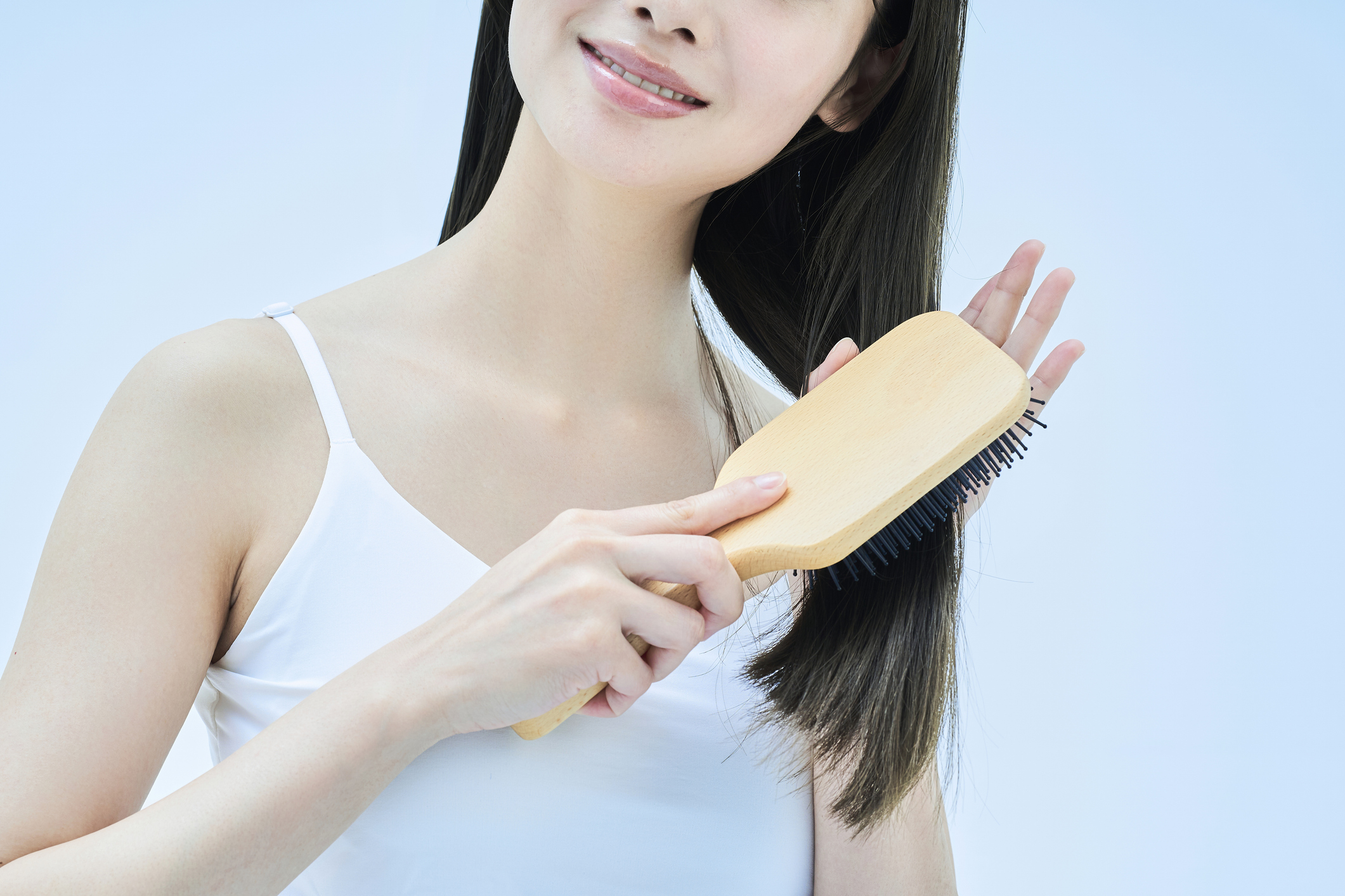 美髪コーム ホームヘアツールナチュラルサンダルウッドコーム ご自宅でのヘアケア用 櫛 コーム ホームヘアツールナチュラルサンダルウッドコーム 艶髪 美髪ケア