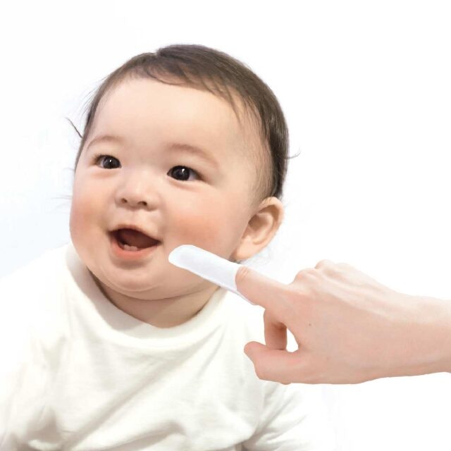 赤ちゃん用歯磨きシートは何歳ごろに使うべき?