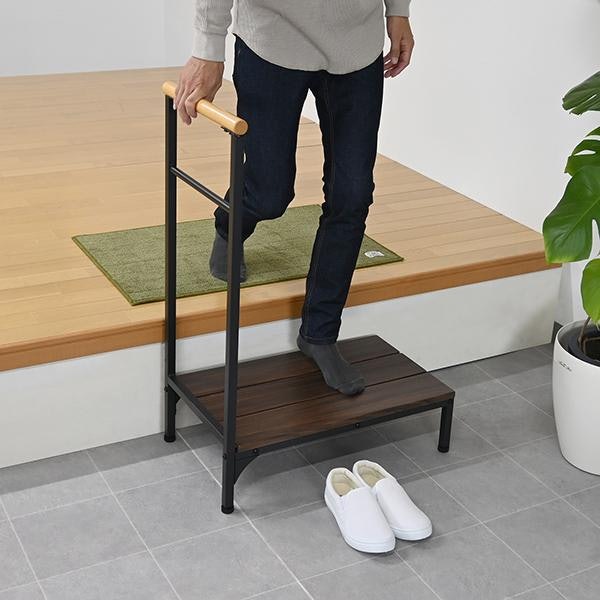 段差による足の負担を軽減!玄関踏み台とは?