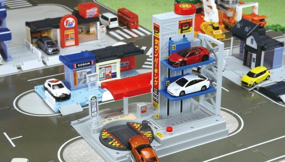 トミカセットの魅力とは?何歳から遊べる?