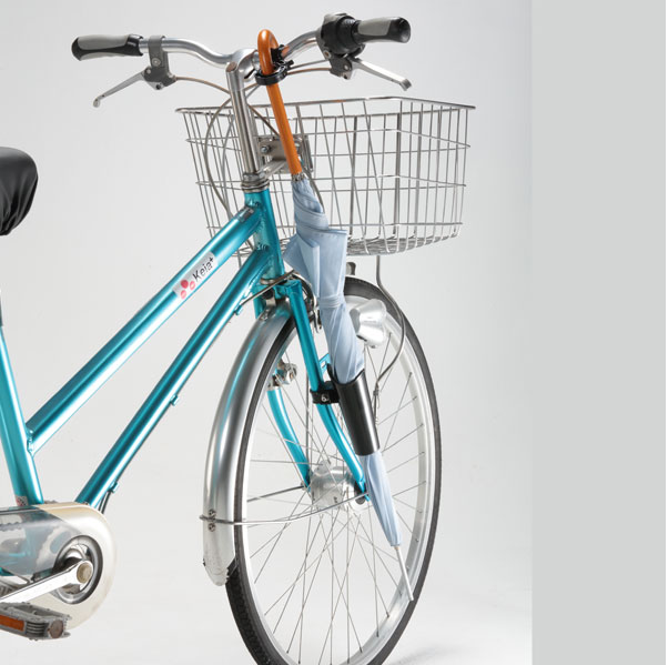 自転車用傘ホルダーとは?傘スタンドとの違いは?