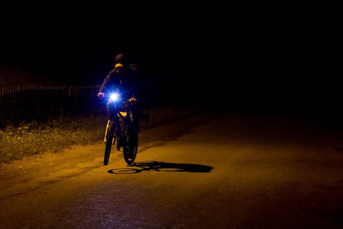 法律で定められている?クロスバイクにはライトが必須?