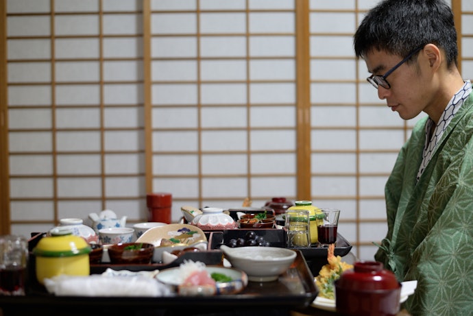 食事も重要。おこもり気分を楽しむなら部屋食で