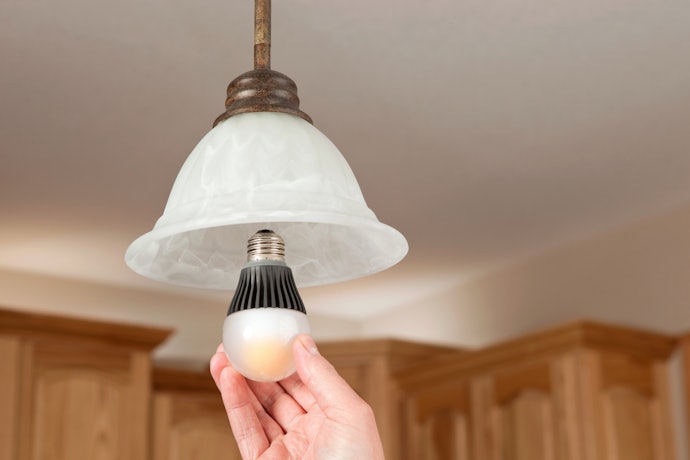 LED電球がおすすめ。電球の種類や口金サイズも確認しよう