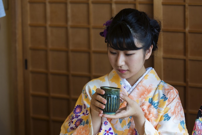 好みの口当たりは?口縁の反りと厚みをチェック