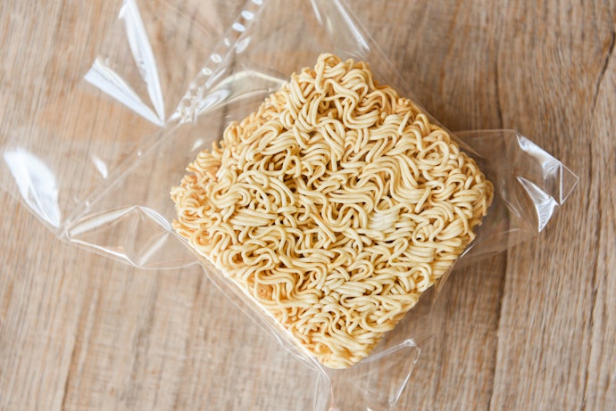 賞味期限や保存方法に注意。すぐに食べないなら乾麺や蒸し麺を
