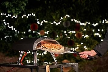 庭やベランダで本格ピザを作るなら、窯内400℃以上になるガス式を選んで