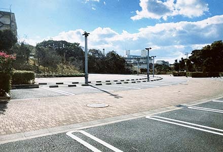車で移動するなら駐車場の有無や料金も調べておこう