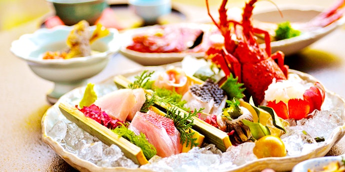 食事の形式や食べられる料理も見ておこう