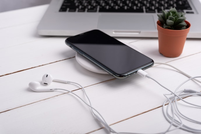 ワイヤレス充電ができるMagSafe対応ケースが便利