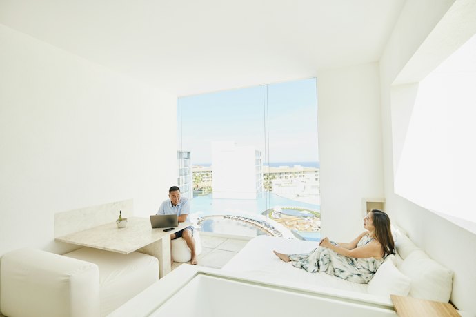 部屋に長居することになるため、客室の内装・雰囲気も大切