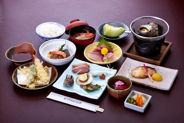 グルメも満喫したいなら食事内容・スタイルもチェック!