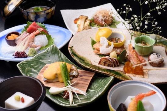 プライベートな滞在には朝・夕とも部屋食の宿をチェック!