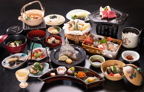 食事も重要!おこもり気分を楽しむなら部屋食で