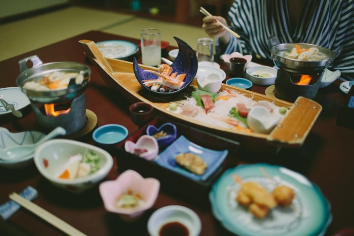 ゆったりとカニを味わいたいなら部屋食をチョイス