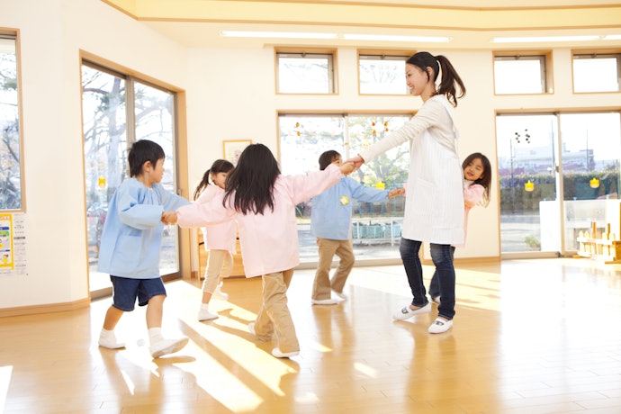ビジュー付きや丈が長すぎるタイプは避けるのが基本