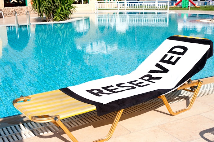 宿泊者専用プールかどうか・利用料金についても確認しよう