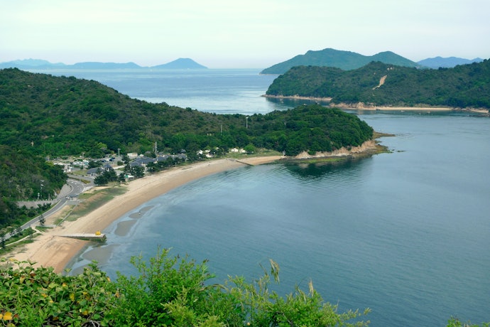 島の自然や海水浴を楽しみたいなら積浦・琴弾地エリアがベター