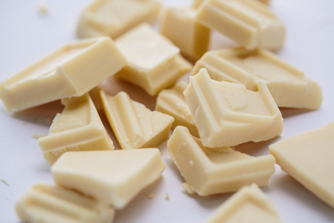 ホワイトチョコレート:濃厚な甘みとクリーミーな質感が特徴