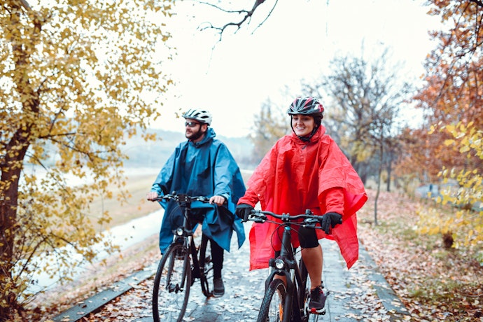 自転車用は、ヘルメットに干渉しないことが大切
