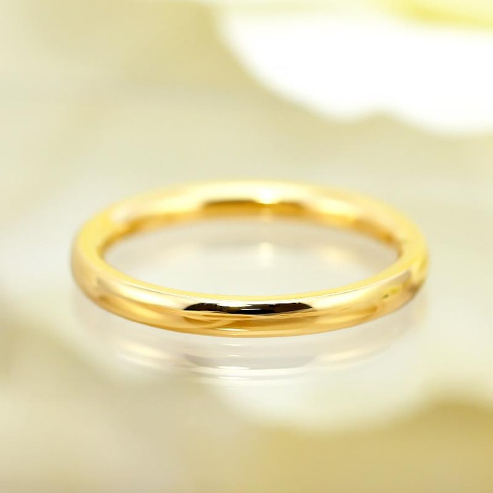 金の輝きを活かすならツヤのあるものが好適