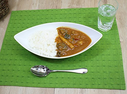 バランスよく盛りつけたい場合は、ルーとご飯を分けやすいオーバル型をチョイス