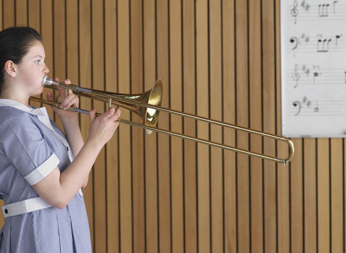 低音域を出すなら、スロートが太くリム内径の大きいものを選択しよう
