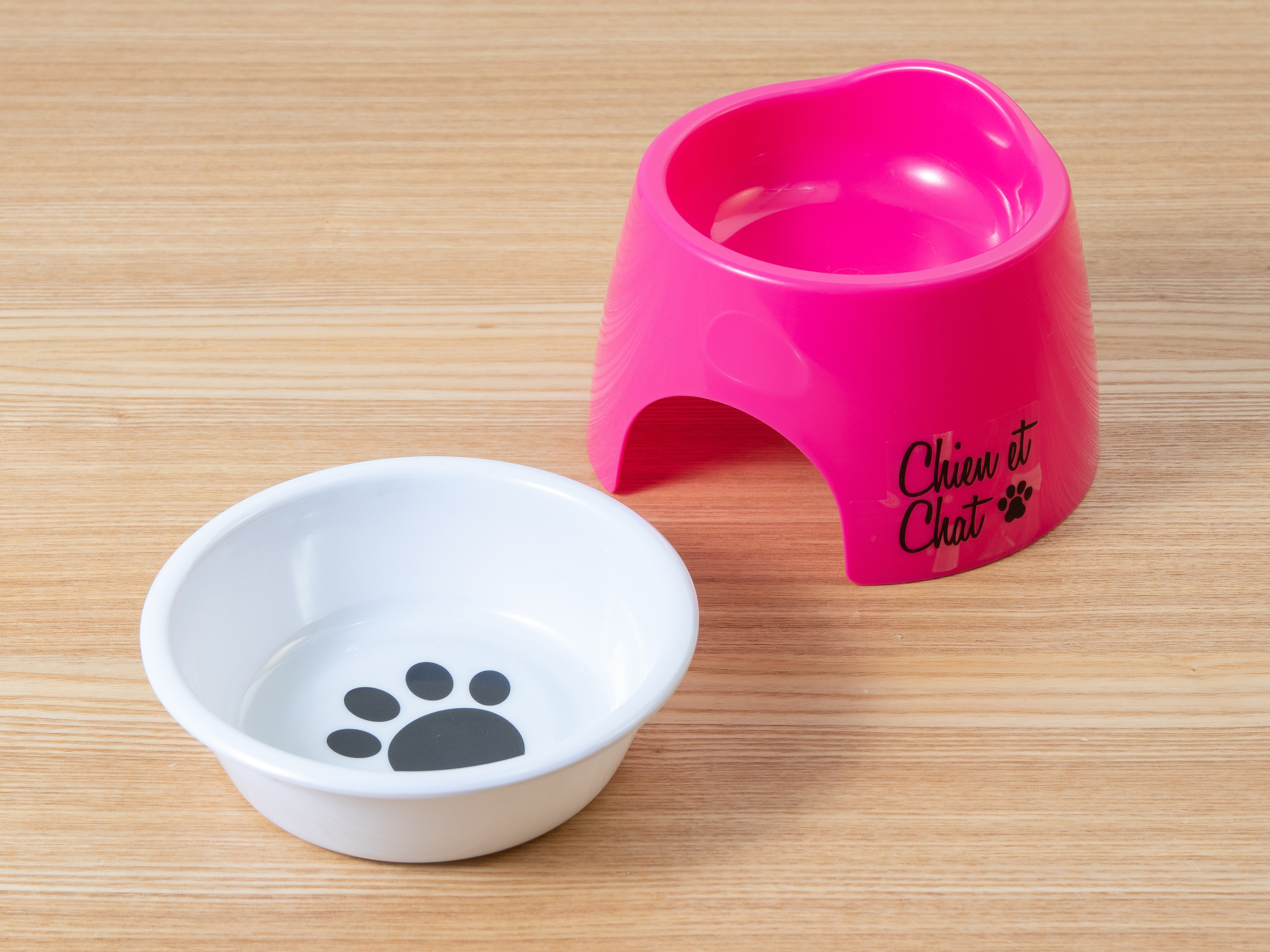 伊勢藤 小型犬専用フードボウルすべり止め付きピンク OPX5UQZRRe, ペット用品、生き物 - www.seruun.mn