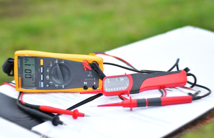 電圧チェックもできると、本格的なメンテが楽しめる