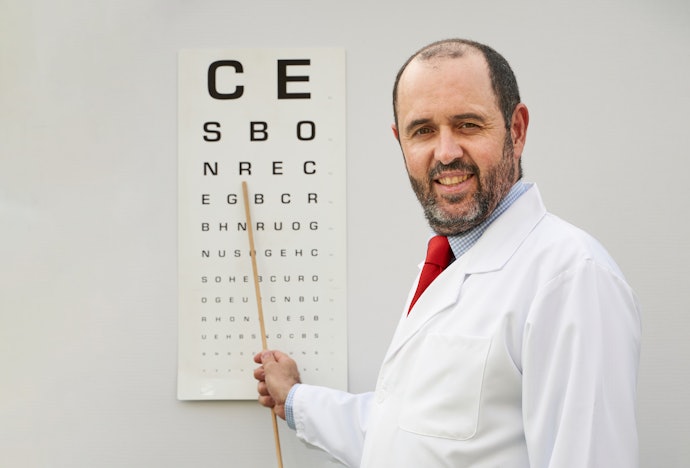 視力矯正が必要なら、度あり・乱視用・遠近両用を要確認