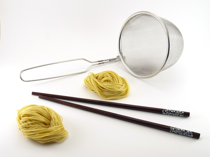 生・半生麺には「筒型」。さまざまな種類の麺に使えて便利