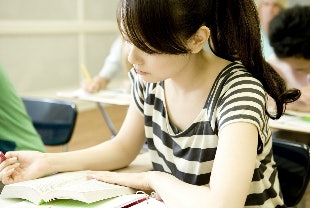 モチベーションアップや学生同士の情報交換を求めるなら、通学形式がおすすめ