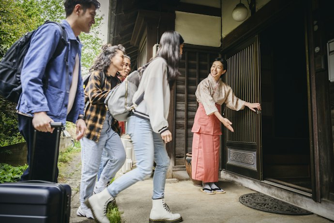 旅館であれば、伝統的な和のおもてなしやサービスが受けられる