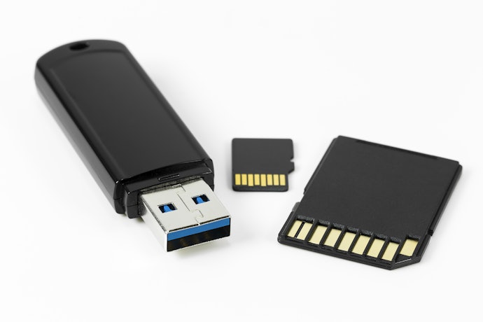 SDカード・USBメモリやゲームカセットにはアルコールタイプも◎