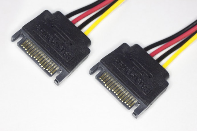 HDDやドライブに利用するSATAは余裕をもっておこう
