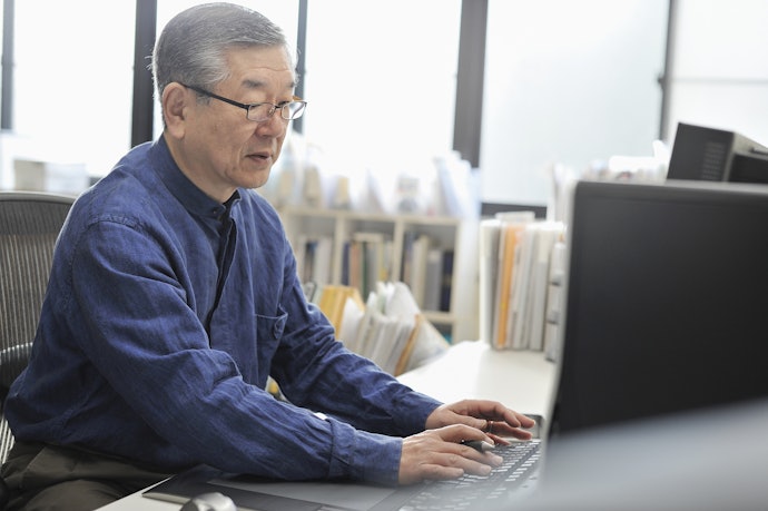 近用ワイドレンズ:デスクワーク時や机を広く使う人にぴったり